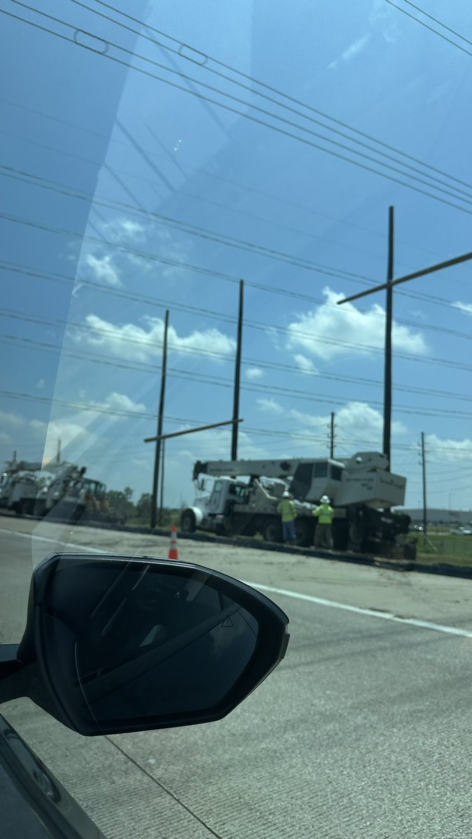 MonitriceMalone's tweet image. Update, power grids and lines are being repaired. A week at best. #WestHouston #GRANDPARKWAY #HoustonTornado