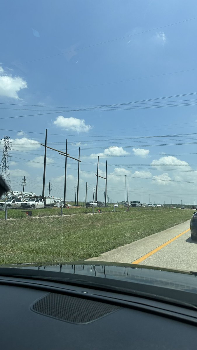 MonitriceMalone's tweet image. Update, power grids and lines are being repaired. A week at best. #WestHouston #GRANDPARKWAY #HoustonTornado