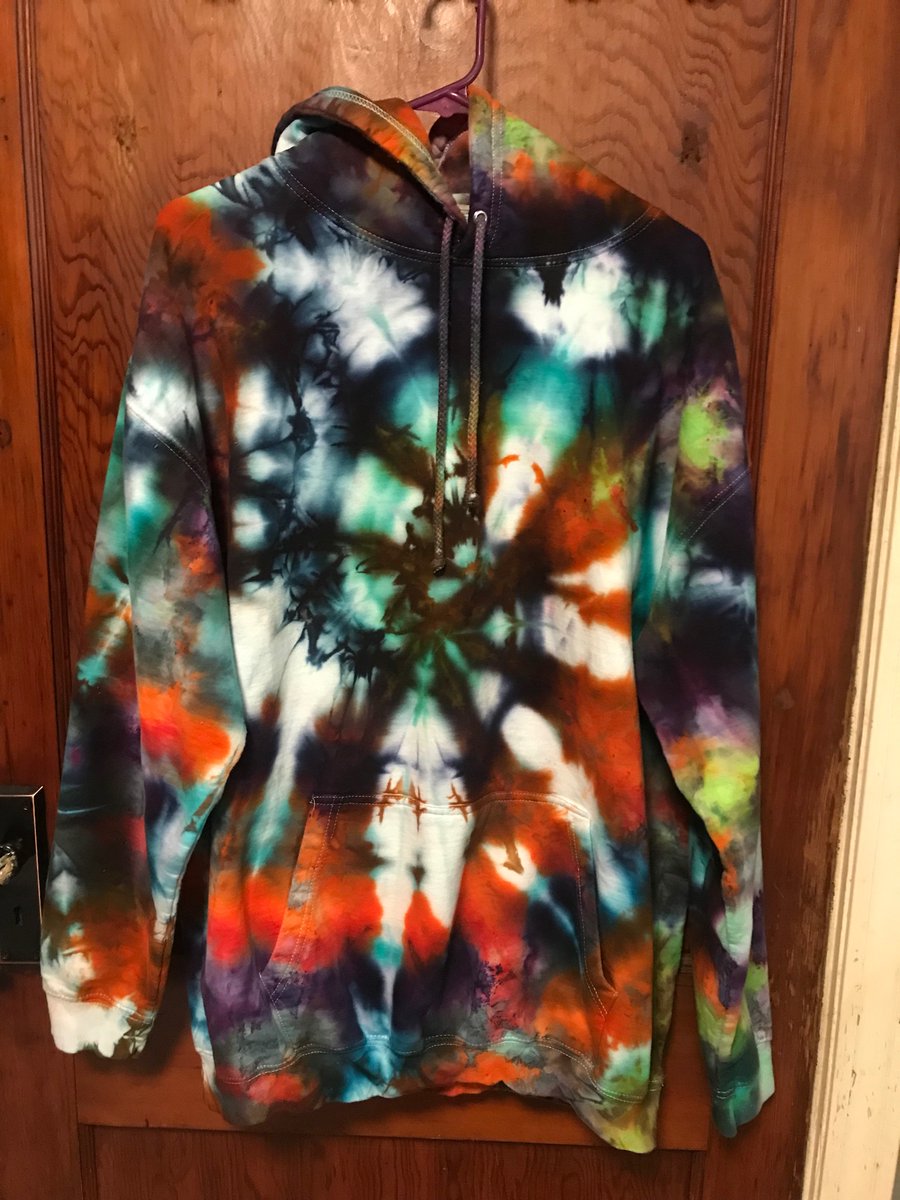 lisamarie552's tweet image. Ice dyed spiral hoodies unisex top is a 2x bottom is 3x 60 ea including shipping deals on multiple short orders 😊 #icedye #tiedye #wearableart
