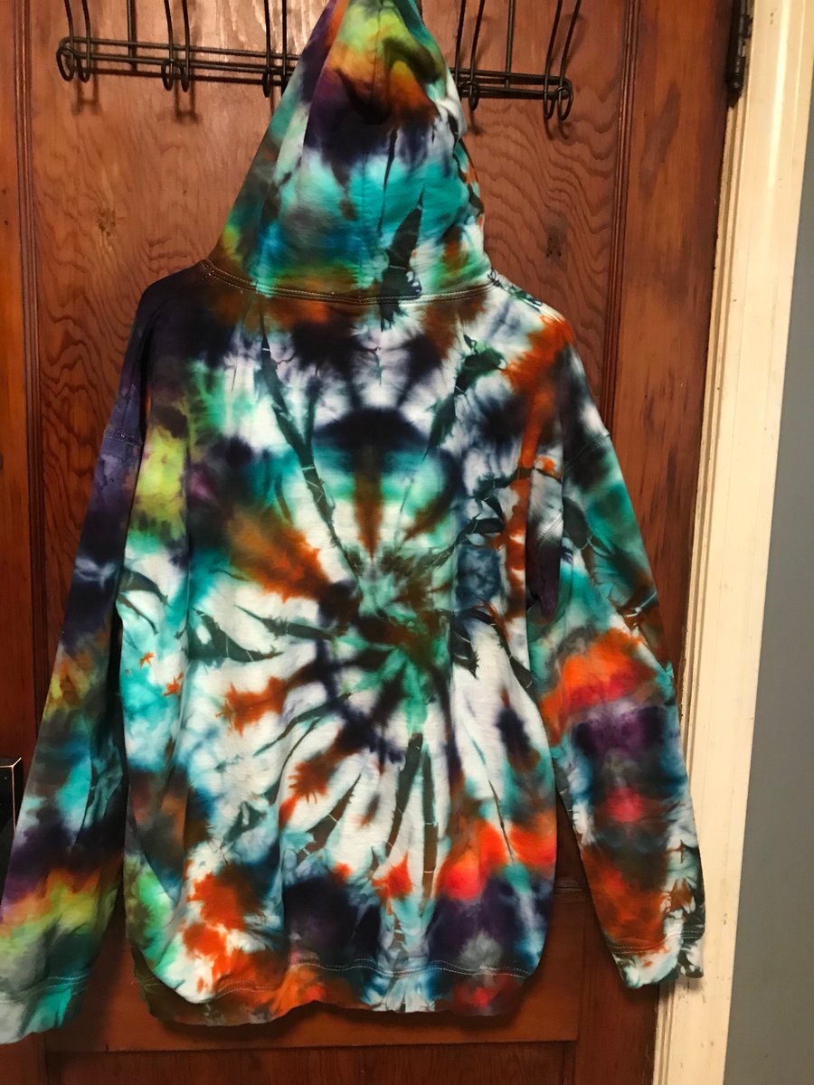 lisamarie552's tweet image. Ice dyed spiral hoodies unisex top is a 2x bottom is 3x 60 ea including shipping deals on multiple short orders 😊 #icedye #tiedye #wearableart