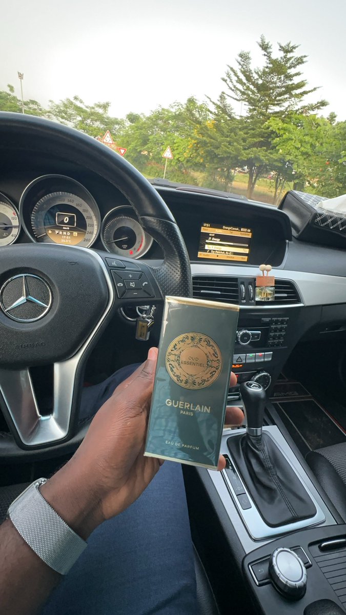 Les Absolus d’ orient.
Oud Essentiel, the best 👌🏾