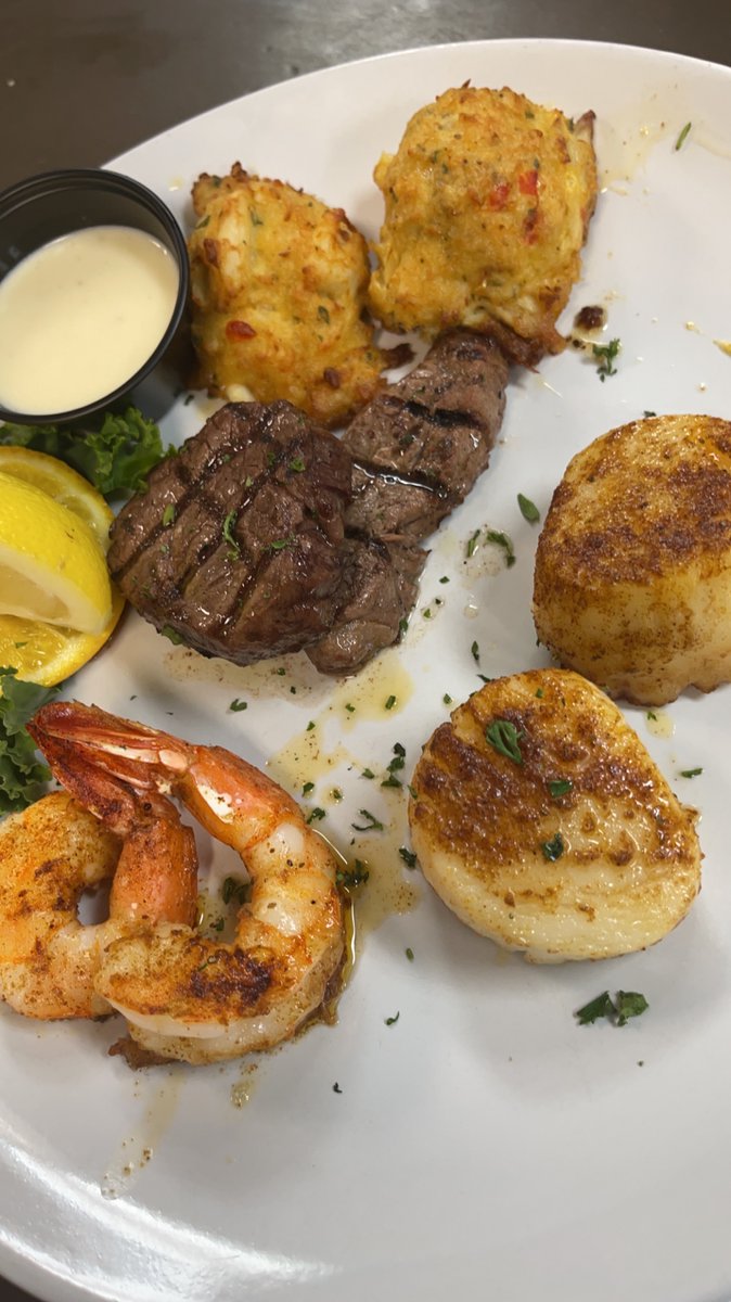 FALLSTON APPETIZER SAMPLER 2 mini crab cakes / 2 pc of filet 2 shrimp / 2 scallops #goodeats #deals #giveaways #freshseafood #crabs #shoplocal #crabbers #crabbypretzel #tasty #goodeats #grub #summertimeblues #tasty #yummy #foodporn #foodie #delicious #treat #crab #seafood #m...