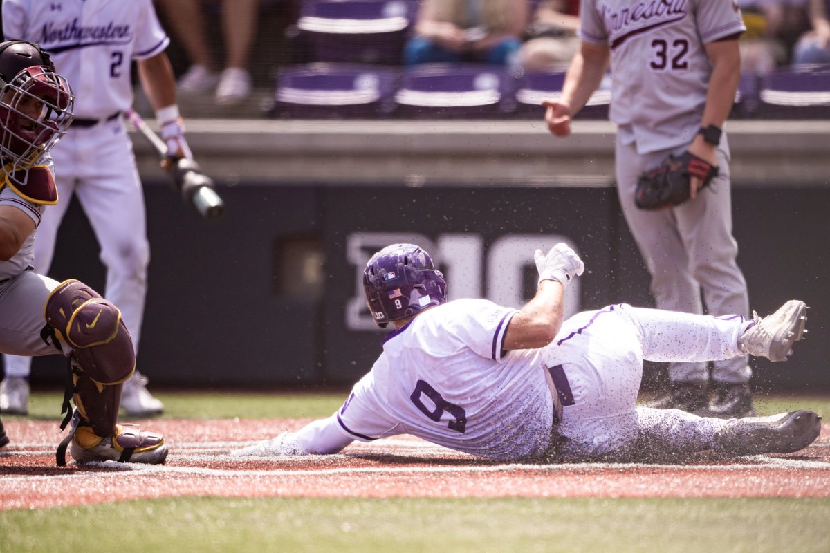 .@griffinarnone sac fly brings @bmarkinson9 home! T5 | Minnesota 3, NU 2