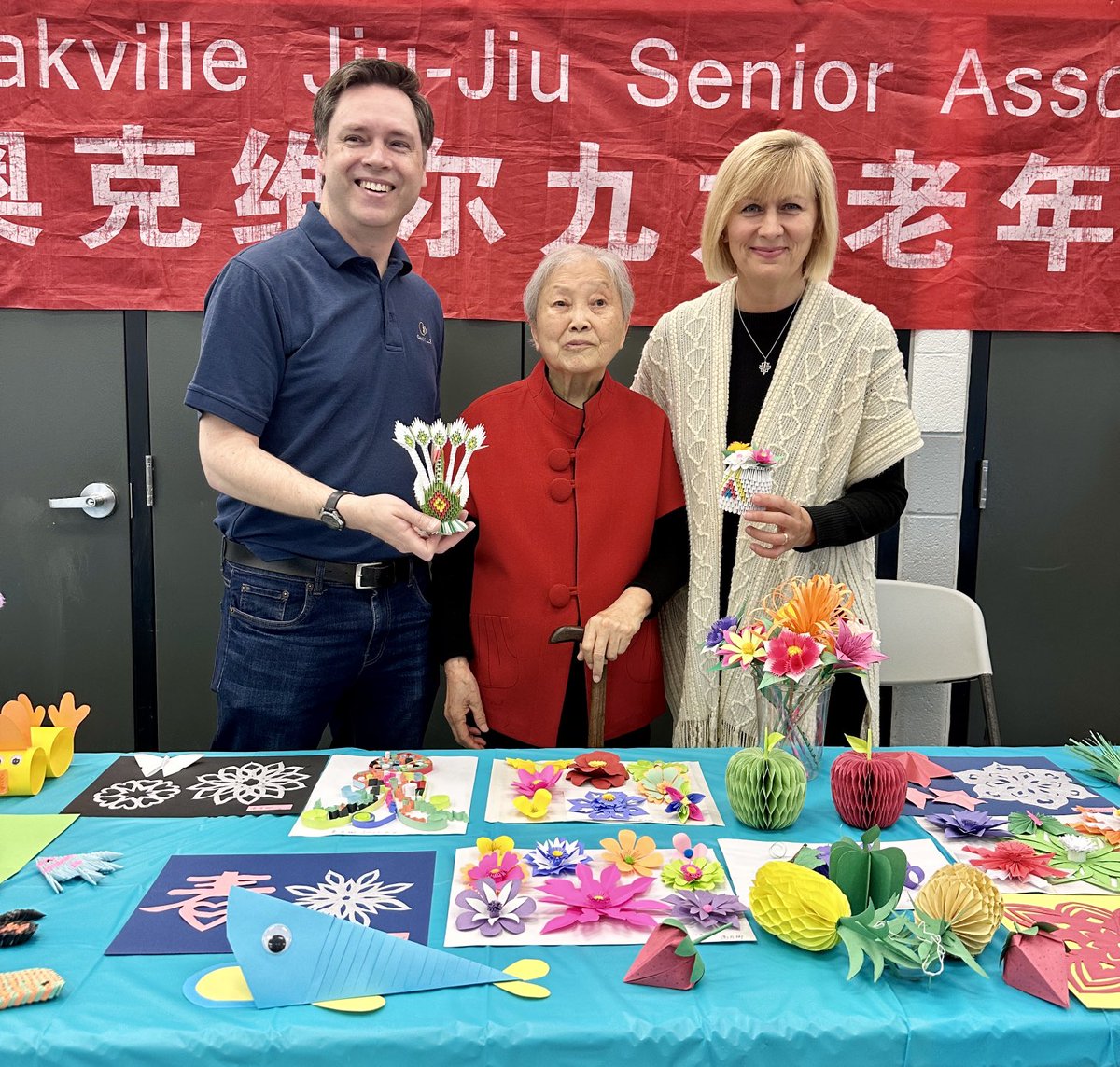 It was lovely to visit with #Oakville’s Jiu-Jiu Senior Association this morning as they honoured their member Mrs. Gao, who has made over 200 pieces of paper artwork. ⁦<a href="/CouncillorAdams/">Tom Adams</a>⁩ &amp; I were honored to receive one of her handmade crafts. #seniors