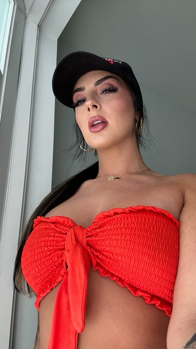 My hat says &ldquo;don&rsquo;t ask me 4 SHIT&rdquo; https://t.co/zELRwbFHIe