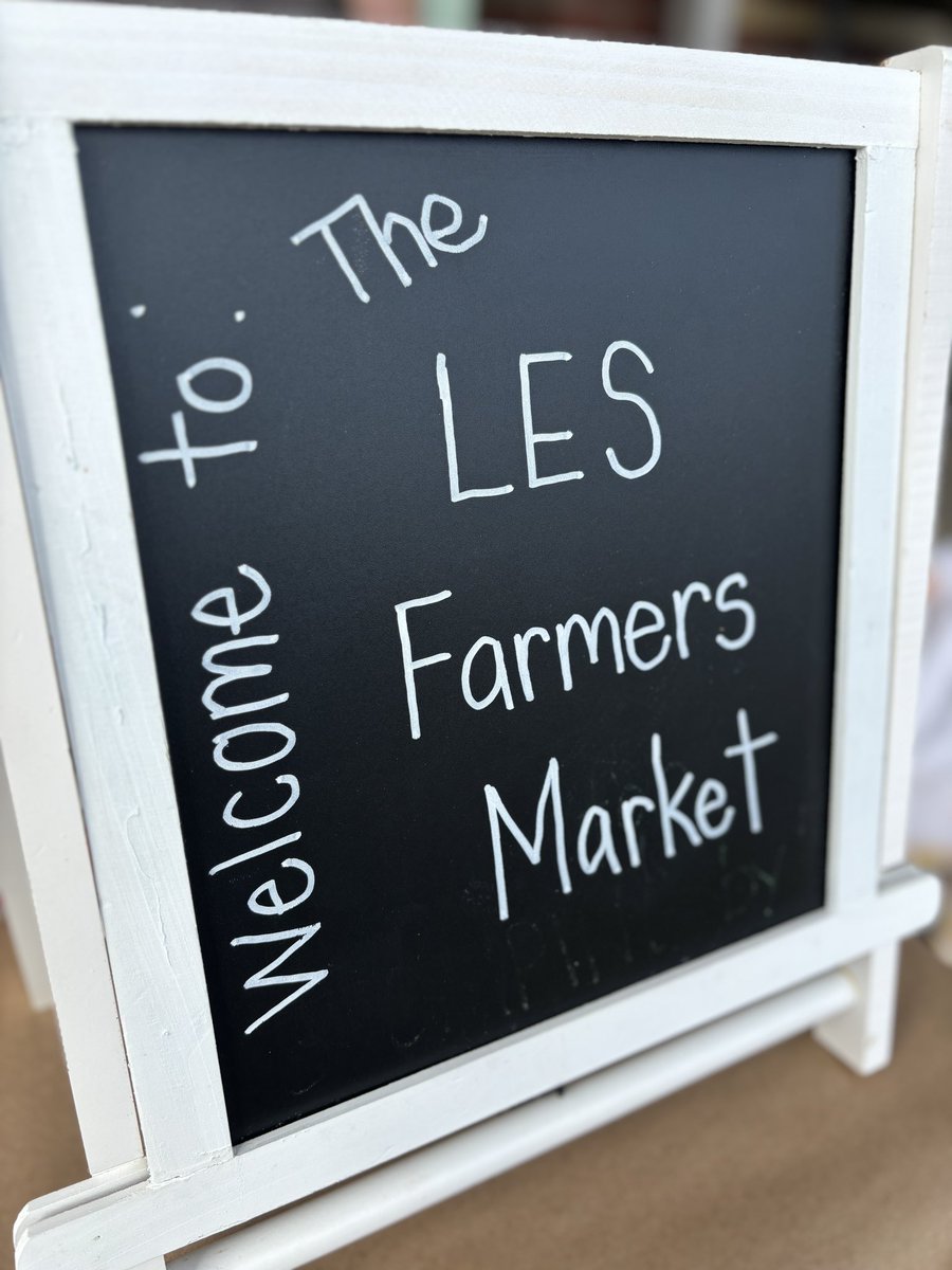 SpartanburgD5's tweet image. 🌟 Mrs. Cassidy’s 4th graders rocked their farmers market today! From cute keychains to birdhouse treats, they raised over $1600 for Middle Tyger Community Center! 🥳🧶🏡 Big thanks to all the family and friends who came out! ❤️🎨 #WeAreD5 #D5Community