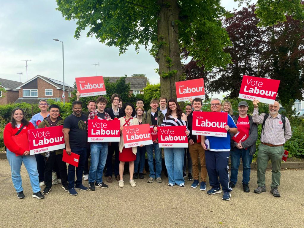 Had a fantastic day canvassing for @YuanfenYang in Earley & Woodley🌹 As ever, it was was great to see team South East Young Labour out in full force!