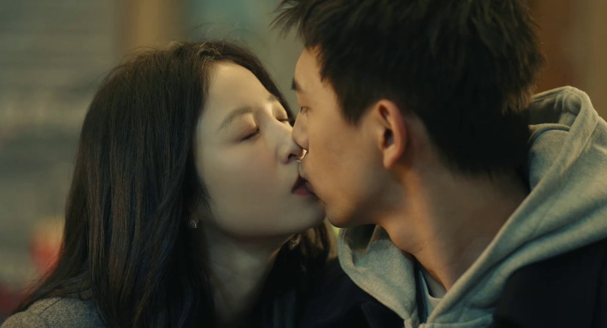 GusuCloud's tweet image. "I think this is my first time being embraced like this".

Oh this line broke my heart... They're both in so much need of real connexion, comfort, understanding. Every episode leaves me more reflective on life than the previous one... It's not a classic drama.

#WillLoveInSpring