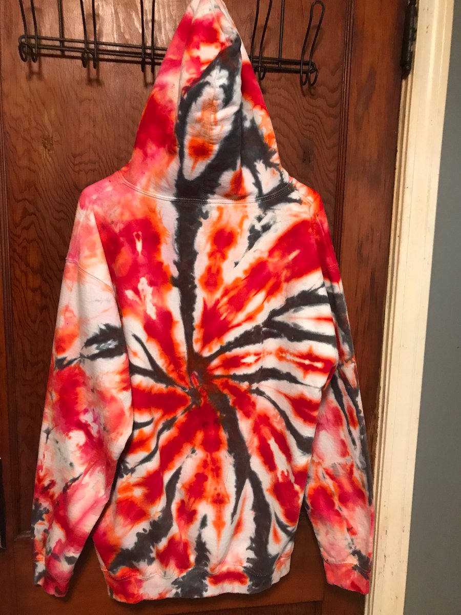 lisamarie552's tweet image. 2 unisex size xl ice dyed hoodies 50ea including shipping deals on multiple shirt orders. #icedye #tiedye #oneofakindwearableart