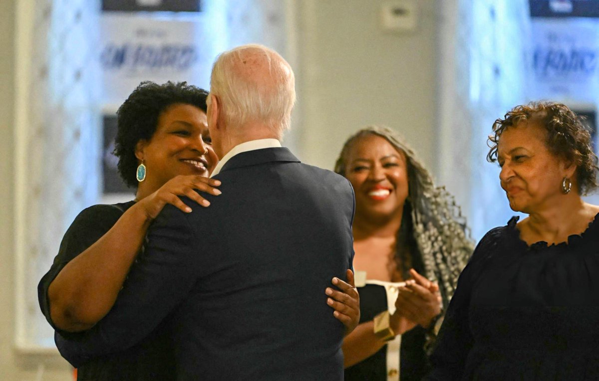 📸 @POTUS @JoeBiden is at a campaign stop at Mary Mac's Tea Room in Atlanta, where he just got a warm embrace from @staceyabrams.