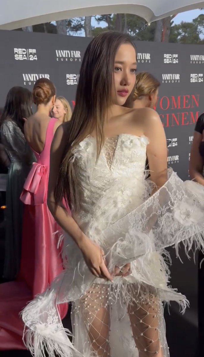 FREENSWORLD's tweet photo. GirlFREENs, 3 more & we finish 😁😁😁🥹🥹
Deadline interview ✅
The panel✅
Red carpet✅
gala dinner✅
Award ceremony
Shooting an international magazine
FREEN WOMEN IN CINEMA HONOUR
#FreenxRedSeaIFF
#WomanInCinema
#FreenXRSIFF
#srchafreen
#FreenxHomolog https://t.co/mlQRUjU1CW