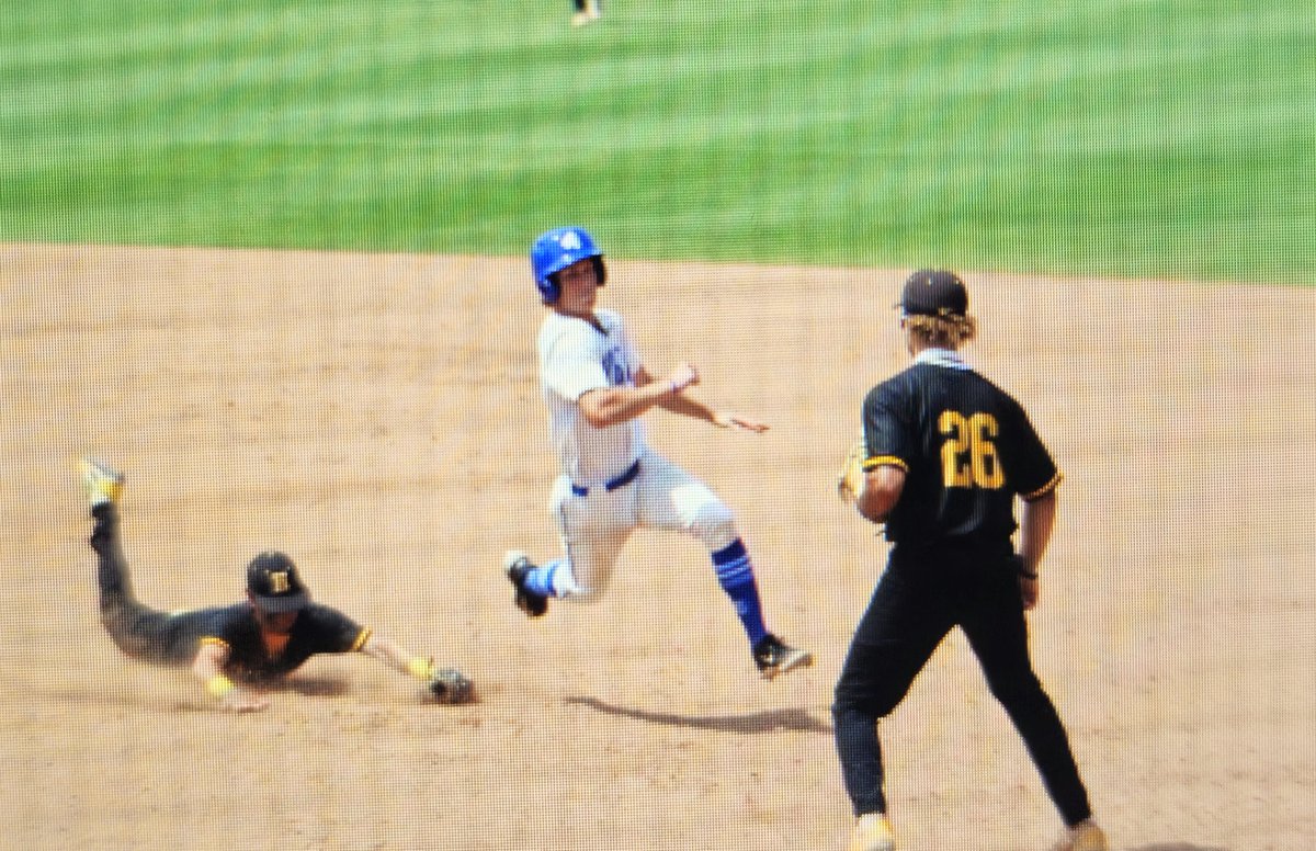 State Final, after 4:

AH 0
Jesuit 5

T4 - Rinse-repeat for Biemiller. Allows a baserunner, retires the side.

B4 - The Tigers get a single from Murtagh, who steals 2nd but is stranded.

#AMDG