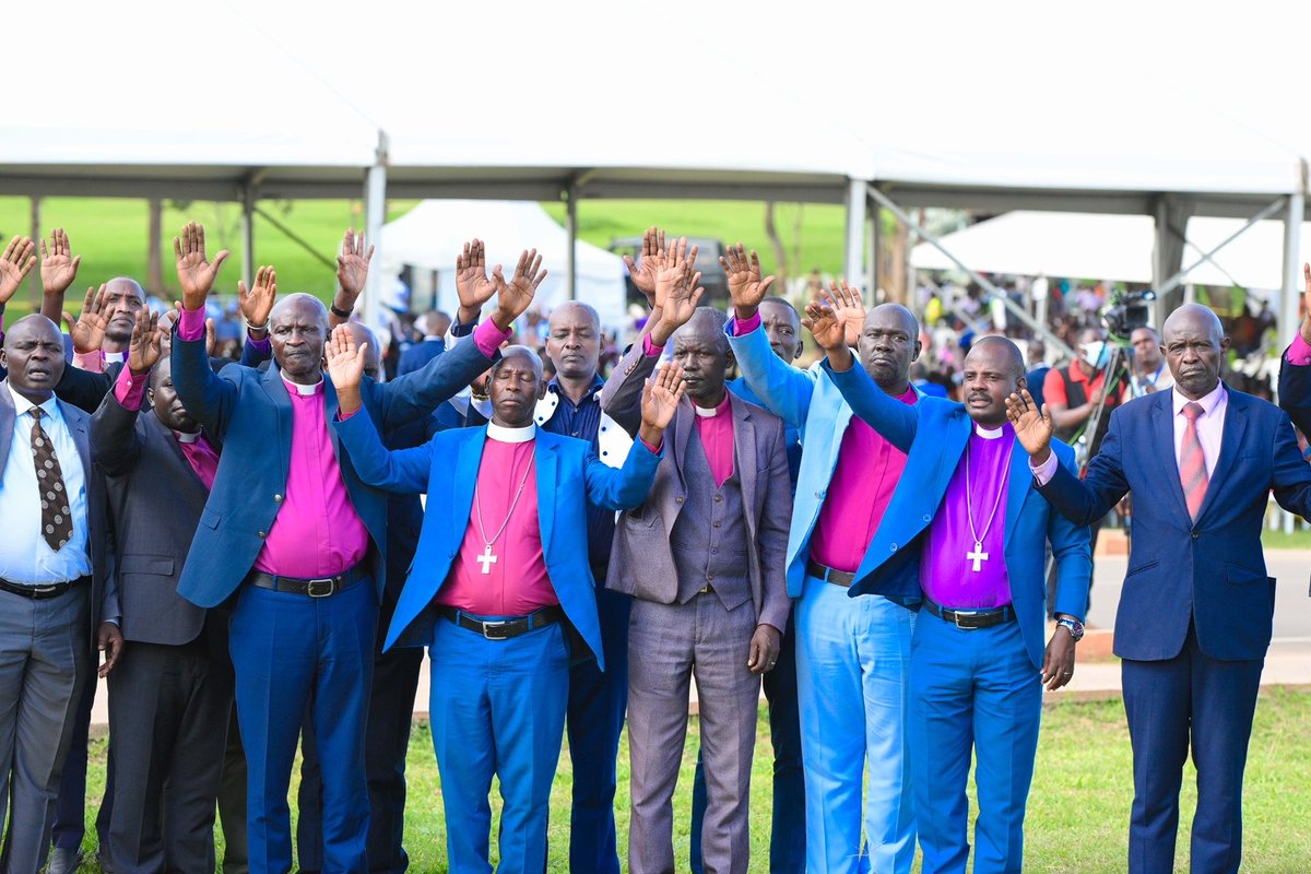 Maama Janet and I spent the afternoon in Mbarara at Boma grounds for the 'Light up Ankole for Jesus' crusade organized by Pastor Patience Rwabwogo. I am grateful to God for blessing my family with a pastor. I am thankful to the Christians for embracing the message of