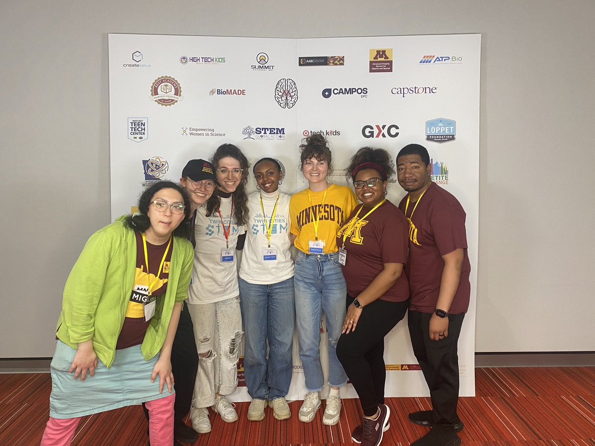 Always appreciate our @MINDScholars & @UMNeurosci grad students volunteering with me on a Saturday morning 🤗 #TwinCitiesSTEMFest was so fun! 🧪🧠 Students loved seeing animal brains 🧠 and being in an altered reality experiment 🥽 & I loved seeing them as little scientists 👩🏾‍🔬