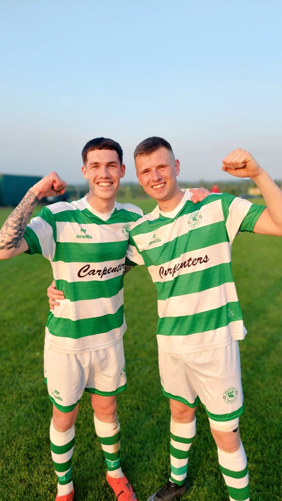 _TGaff's tweet photo. 🏆CHAMPIONS  👏👏👏 Keating Memorial Cup Final @New_Oak_Boys  2-1 @BagenalstownFC  💪💚🤍💚 @luisdeano @owenmccormack5  📷👇  #PAUPISH  @CarlowSoccer @scorelinesport  @carpentersbar #kanesgala #sunarc https://t.co/eRWSDfPmO9