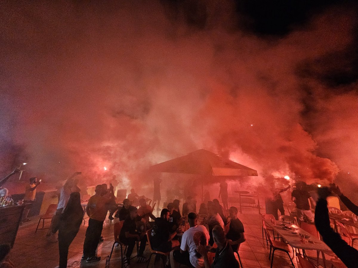 Καληνύχτααα εν ΜΑΗΣ ακόμα!

-Legendary Fan Club-