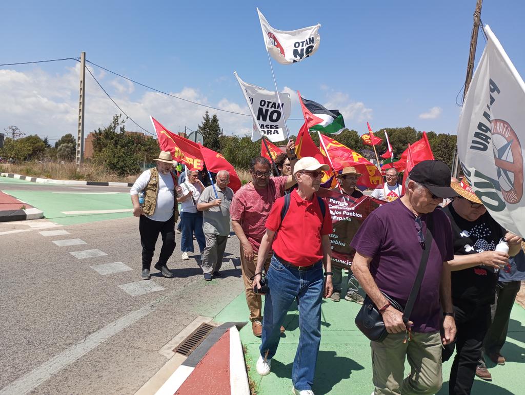 Desde EUPV, @esquerraunida , @EU_Valencia ,un  año más nos manifestamos contra la presencia de la Base Militar de la OTAN #OTAN  en Bétera. No al aumento de los gastos militares. #OTANnoBasesFora, #Palestinalliure