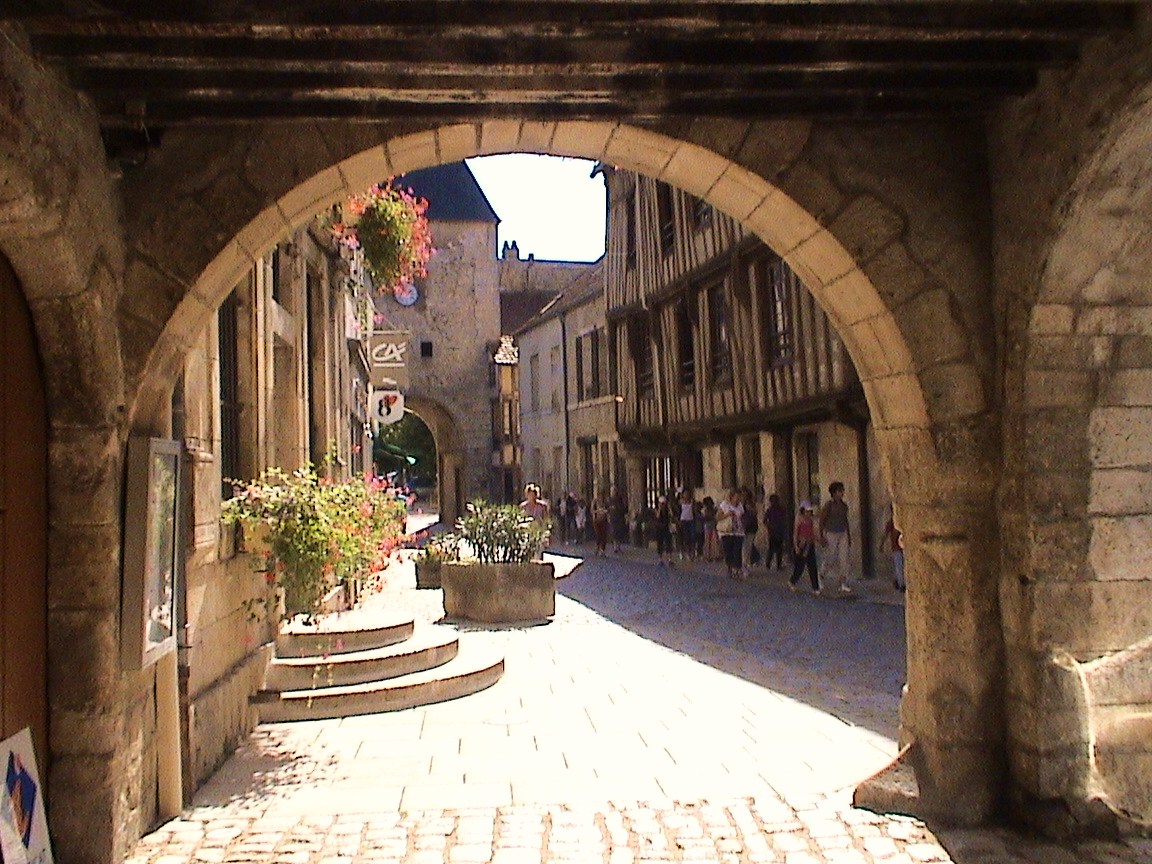 Noyers-sur-Serein, Bourgogne