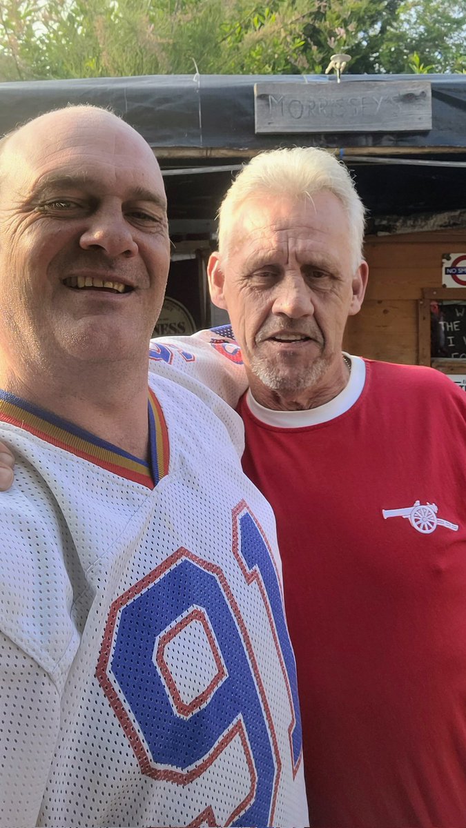 My friend Len in his 1971 #arsenal shirt while I am wearing my original 1991 #LondonMonarchs #NFL shirt. Great to catch up with old friends for a few drinks.
