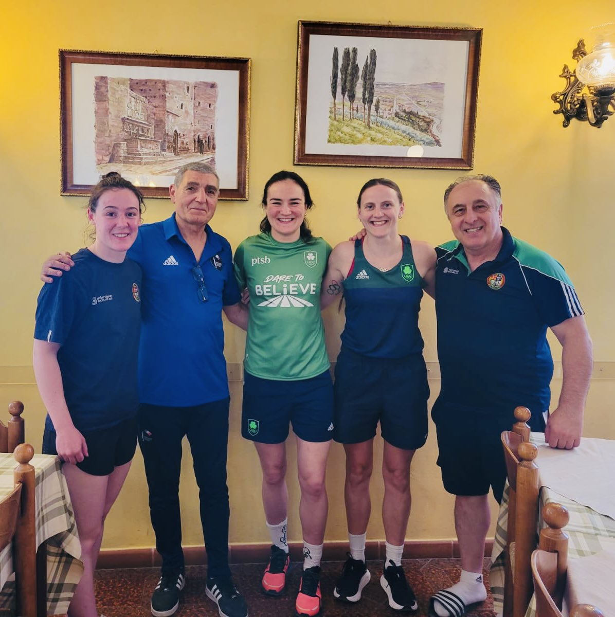 What a shot! In this pic are Olympic Champions Kellie Harrington & Patrizio Oliva of 🇮🇹, double Olympian Michaela Walsh, 2024 European 🥉medalist Niamh Fay, and Zauri Antia, under whose watchful eye 9 of Ireland’s 35 Olympic medals have been won🥊