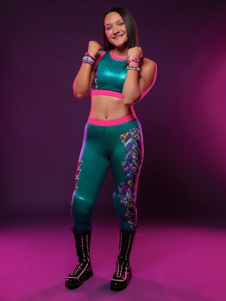 IZZY MORENO @ItsIzzyMania