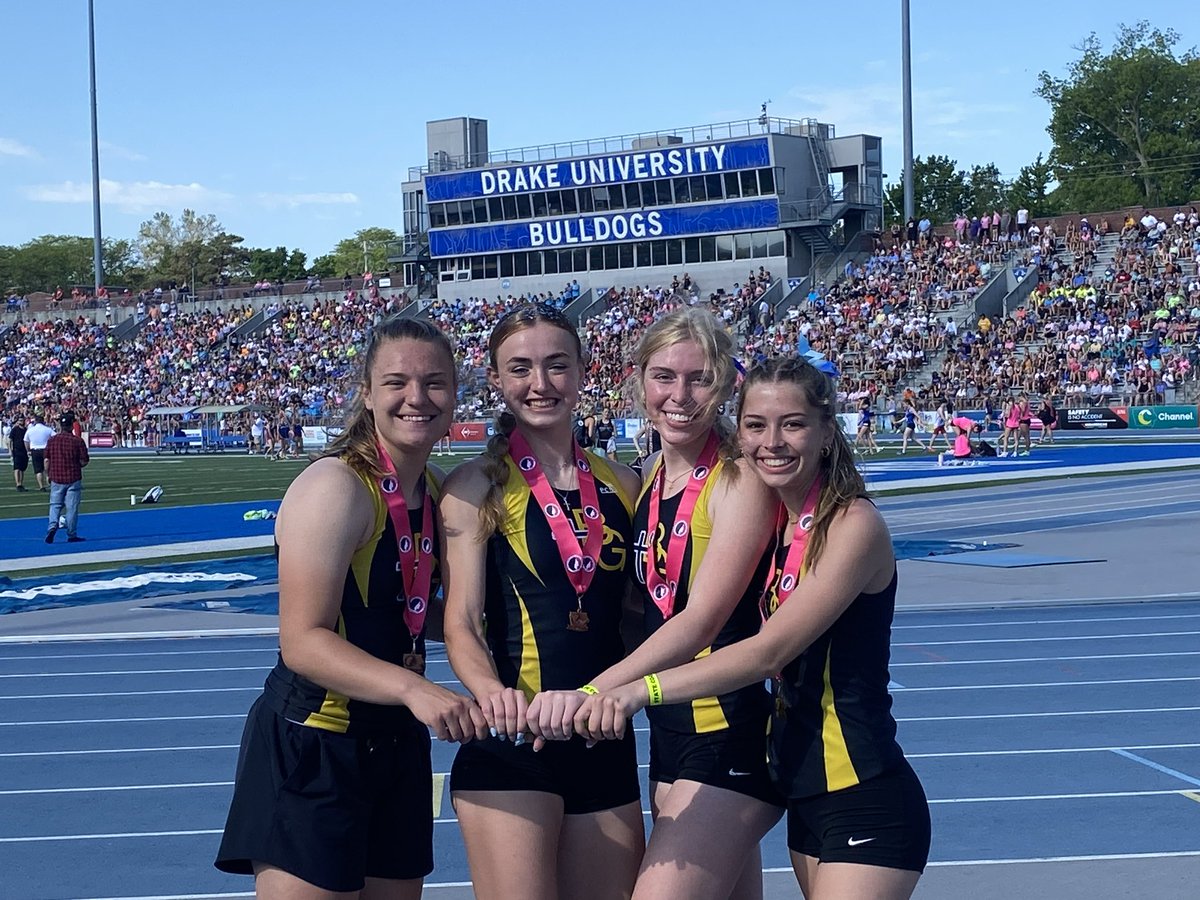 Congrats to our sprint team who finished 7th in 1:53.9–great showing at state—Abbie Capesius, Reagan Murphy, Zoe Montag and Emmi Bartolo.

Also congrats to Reagan for finishing 7th in the 100m hurdles in 16.73.