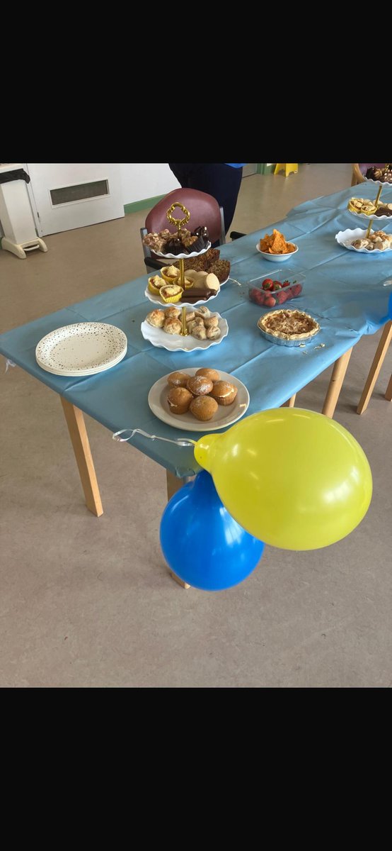 Fabulous Ward 37 @YSTeachingNHS hosting Afternoon Tea for our patients and their relatives this week, raising awareness and supporting Dementia Awareness Week 💙 Lots of laughter, music and yummy cakes  @ASawyerYork @Freya1869Oliver @MYDeputyCNurses @TaraFilby