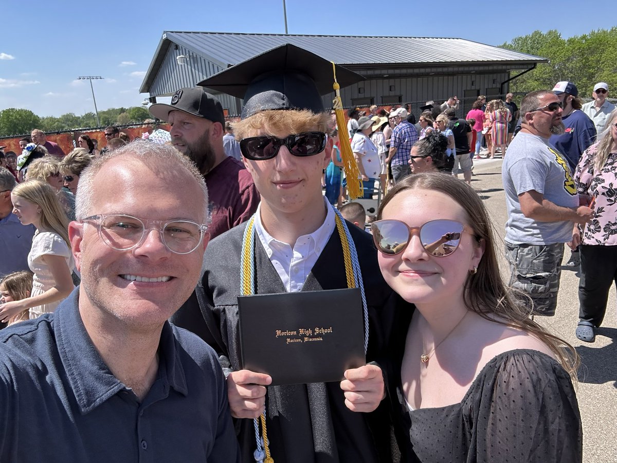 The kid is a graduate! 👨‍🎓 Where does the time go?