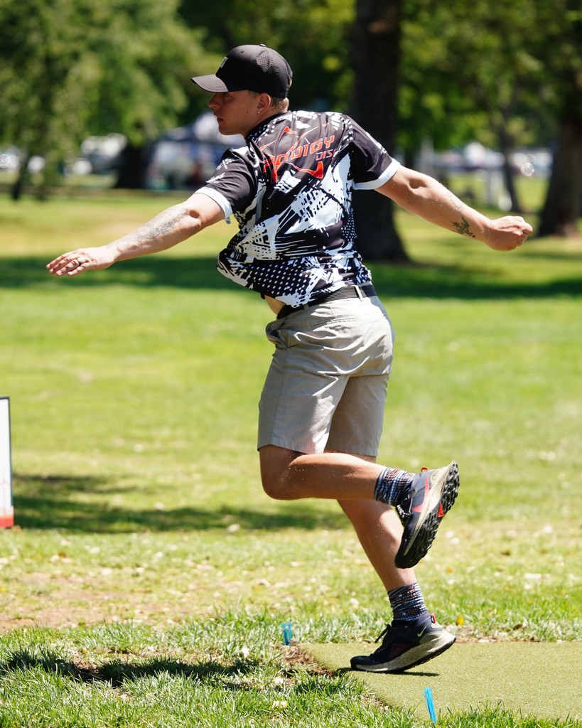 Ezra Robinson continues to shoot himself into contention and is two strokes out of the lead heading into round 2 at the OTB Open. #ProdigyDisc #FindYourFlight #discgolf