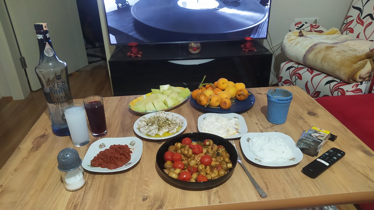 Yine günlerden cumartesi rakı klasiği eşlik etmek isteyen herkese kapım açık herşey gönlünüzce olsun..