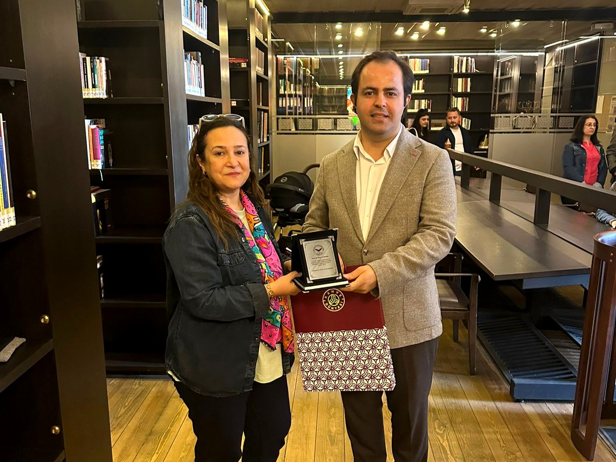 1- Bugün, Beşiktaşlı Avukatlar Derneği olarak Kazlıçeşme Sanat’ı ziyaret ettik. Dr. Olcay Aydemir’in anlatımıyla galeri mekanı, Mozaik Müzesi ve Sanat Kütüphanesi'ni gezdik.