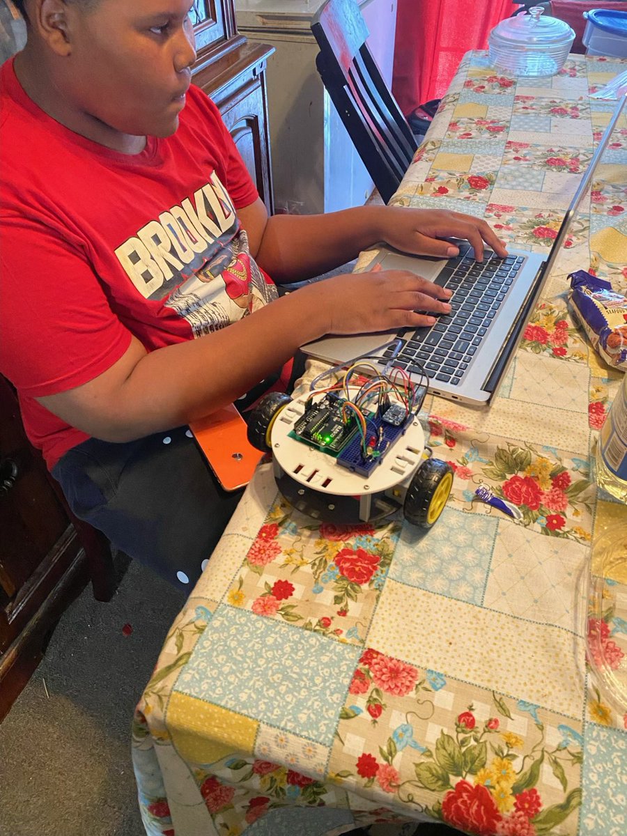DrCABerry's tweet image. Thank you @ArwThereal for using my robot for today’s @blackinrobotics workshop. @oshwassociation #RoboticsForTheStreets NoireSTEMinist.com