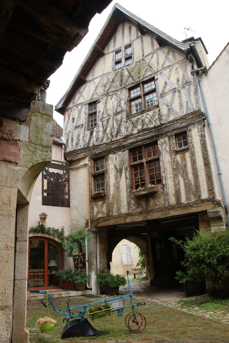 Noyers-sur-Serein in Bourgogne