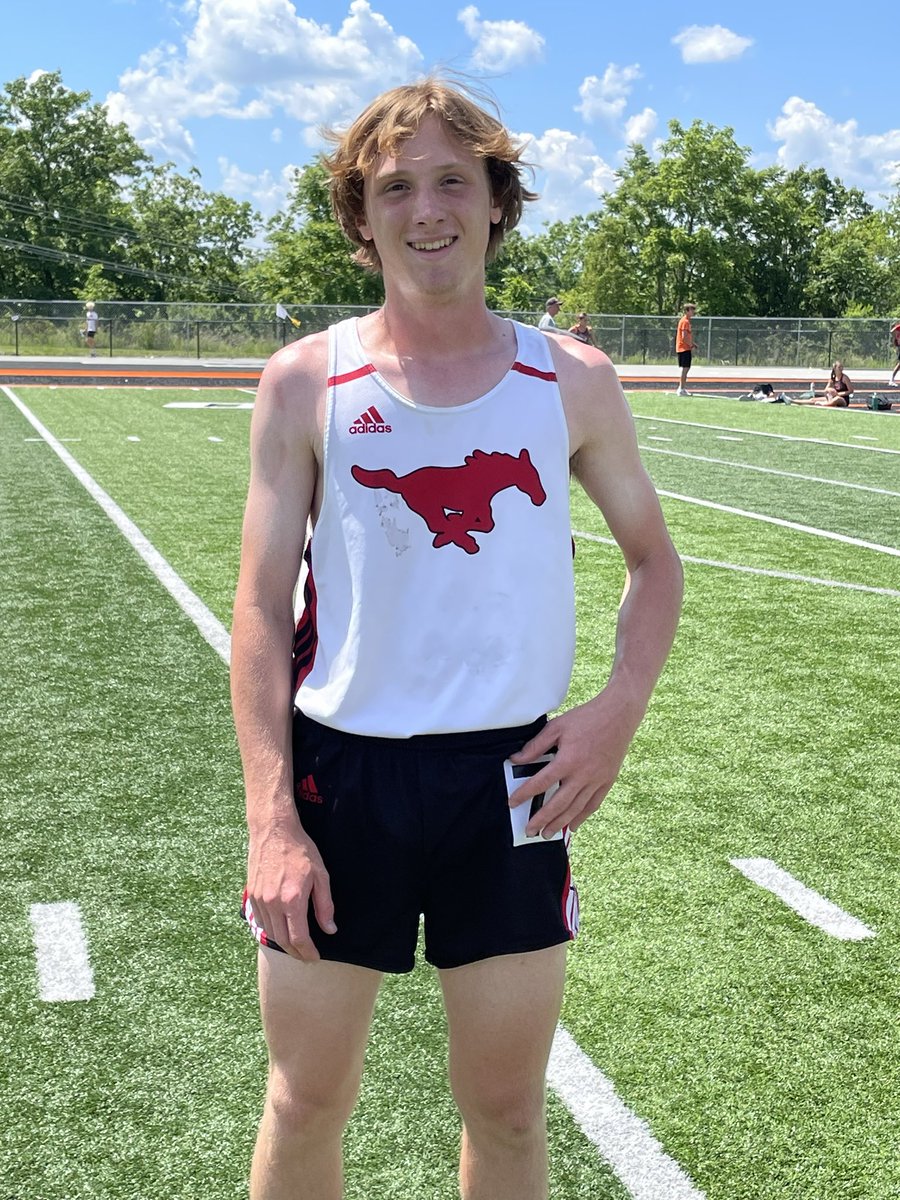 Beckett goes 1:58 in the 800 and advances to State!