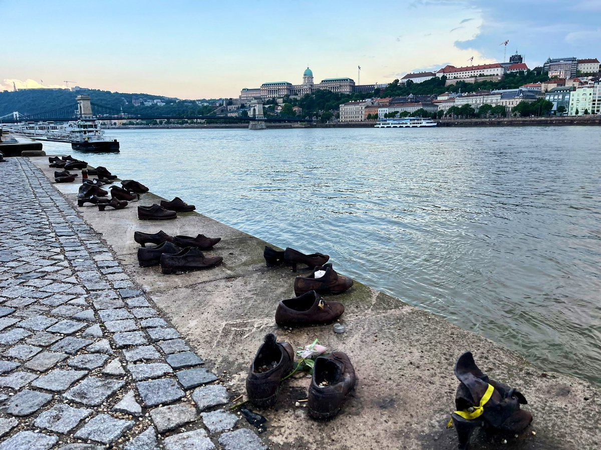 Latest 🚊 journey has bought me to #Budapest 🇭🇺 And some very stunning architecture. Also you cannot help but be moved by the ‘Shoes on the Danube Bank’ memorial.