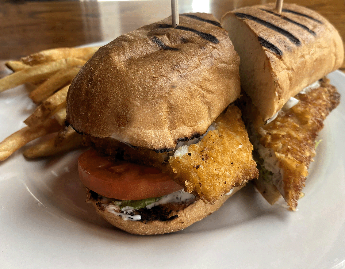 One of this weekend's specials: a Buttermilk-Breaded Fish Sandwich. This sando features a pan-seared whitefish fillet (10oz) w/ tartar sauce, lettuce and tomatoes. Served with hand-cut fries. Available after 4 p.m. tonight and Sunday.
#fishsandwich #friedfishsandwich #chicagobars