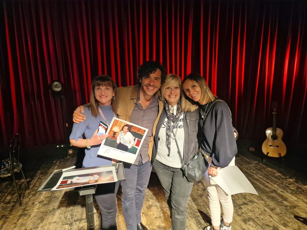 Gruppo 'le ingambate' 😂presenti ieri a Laclaque per presentazione #MISSITALIA  👏e Meet&greet con  @JackSavoretti 😍 fantastica serata con @ximi71 #robysacchi