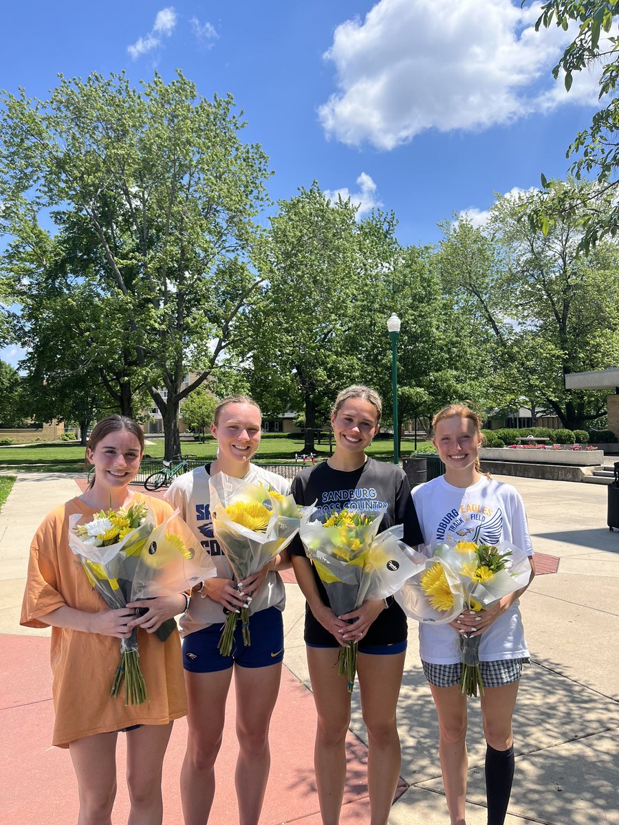 So much love &amp; pride for these 4. Courage to set big goals. Willingness to work. Love for each other. 

A little unlucky today, but nothing can undo the legacy they are leaving. 

✅11th place IHSA 4x800m relay
✅School record 9:17.31

#forevergrateful
