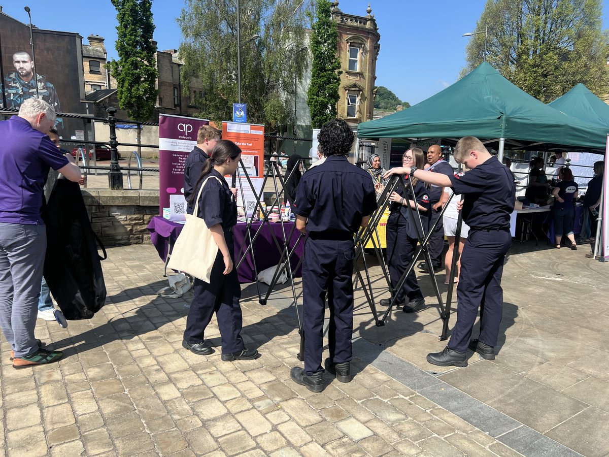 It was a beautiful sunny day at #DarwenHealthDay, with Cadets from @Darwen_Fire working hard to support the setup, assisting other organisations, engaging with the public and doing an amazing job promoting our #WaterSafety campaign. @LFRScadets @LancashireFRS