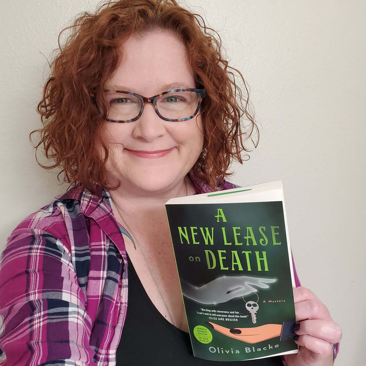 Are you as excited about A NEW LEASE ON DEATH as I am? 👻 I'm starting to see early readers posting about receiving ARCs and I'm just plain GIDDY with excitement. Note: in the picture, I'm holding a GORGEOUS paper ARC. #ANLOD comes out Oct 29: bit.ly/ANLOD