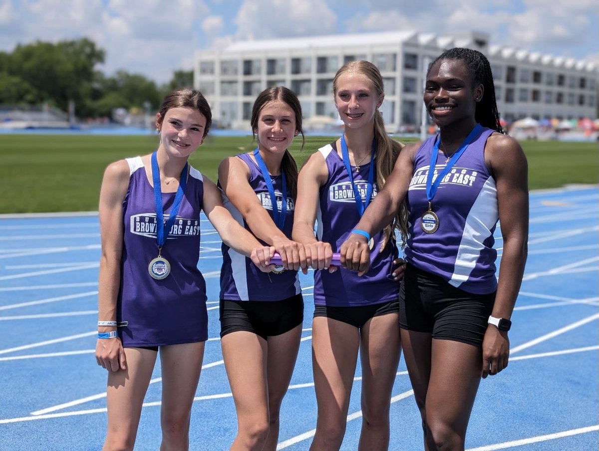 One last chance for these 4 girls to run together and represent East Middle School! 2024 Indiana Middle School State Champs with a new school record of 49.87 @BHSDogsTrack @AllThingsBEMS 
🎉🥇🎉