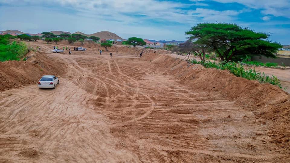 🚨Laascaanood Local Government makes progress in rain water management in its pursuit to make the city flood-resistant. The Local Government of Laascaanood, SSC-Khaatumo has nearly completed the construction of a citywide Water “Highway” to safely divert rain water from homes