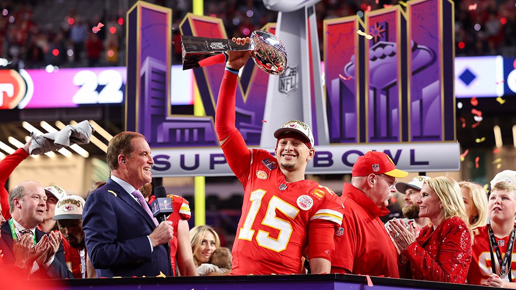 Chiefs' unprecedented three-peat attempt includes being first team to play on six days of week since 1927, per @NFLResearch nfl.com/news/chiefs-un…