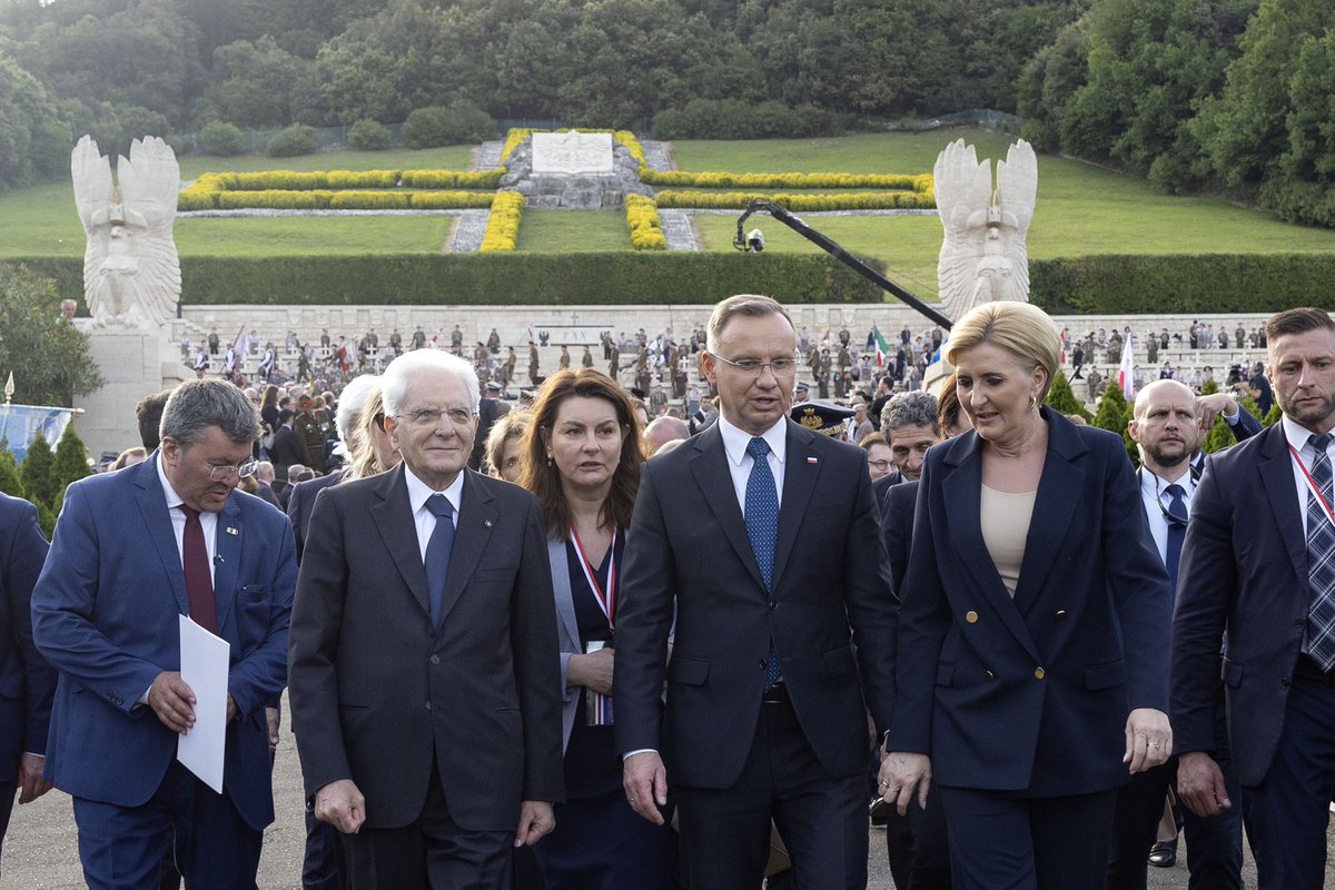 il Presidente #Mattarella e il Presidente della Repubblica di Polonia Andrzej #Duda al Cimitero Militare Polacco nell’80° anniversario della battaglia di #Montecassino Il video: youtu.be/QJYyjqDs74M?si…