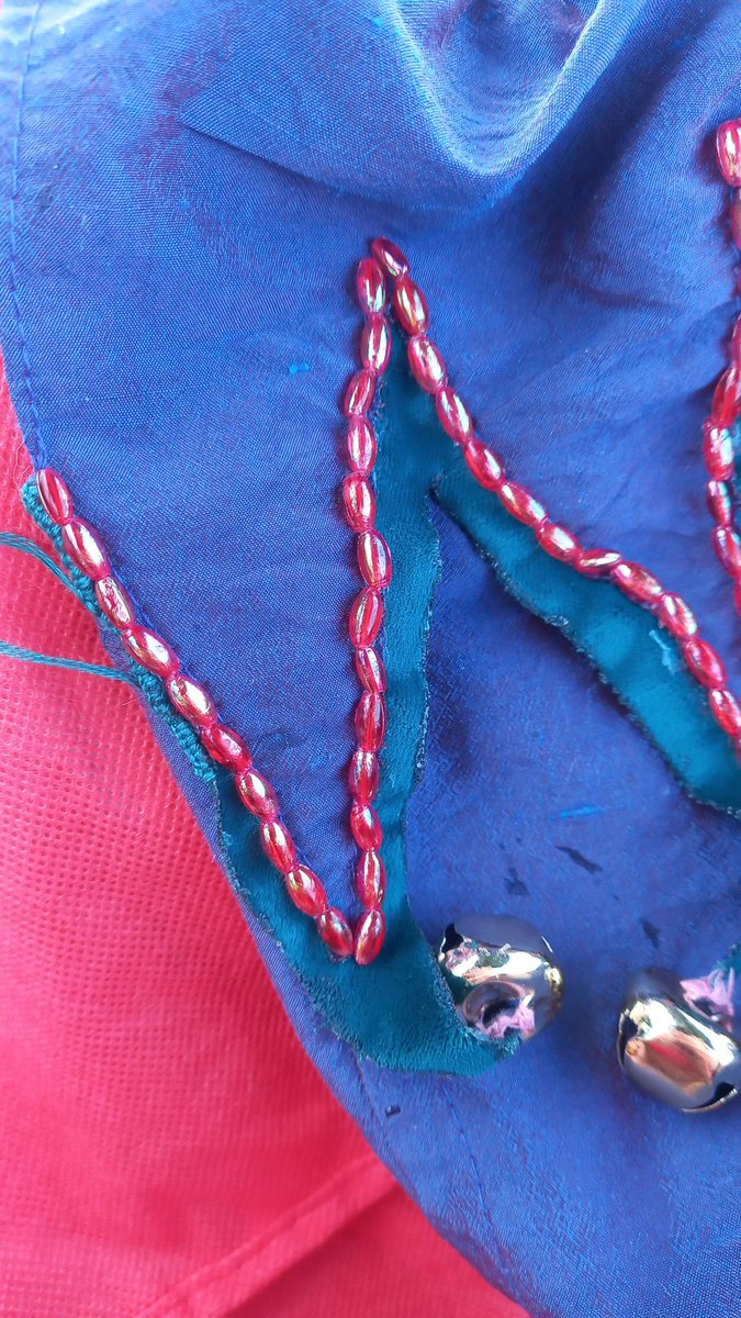 Still not happy with a tiny, little fragment of this costume.

Time to spend a week on it instead of making the rest of the costume