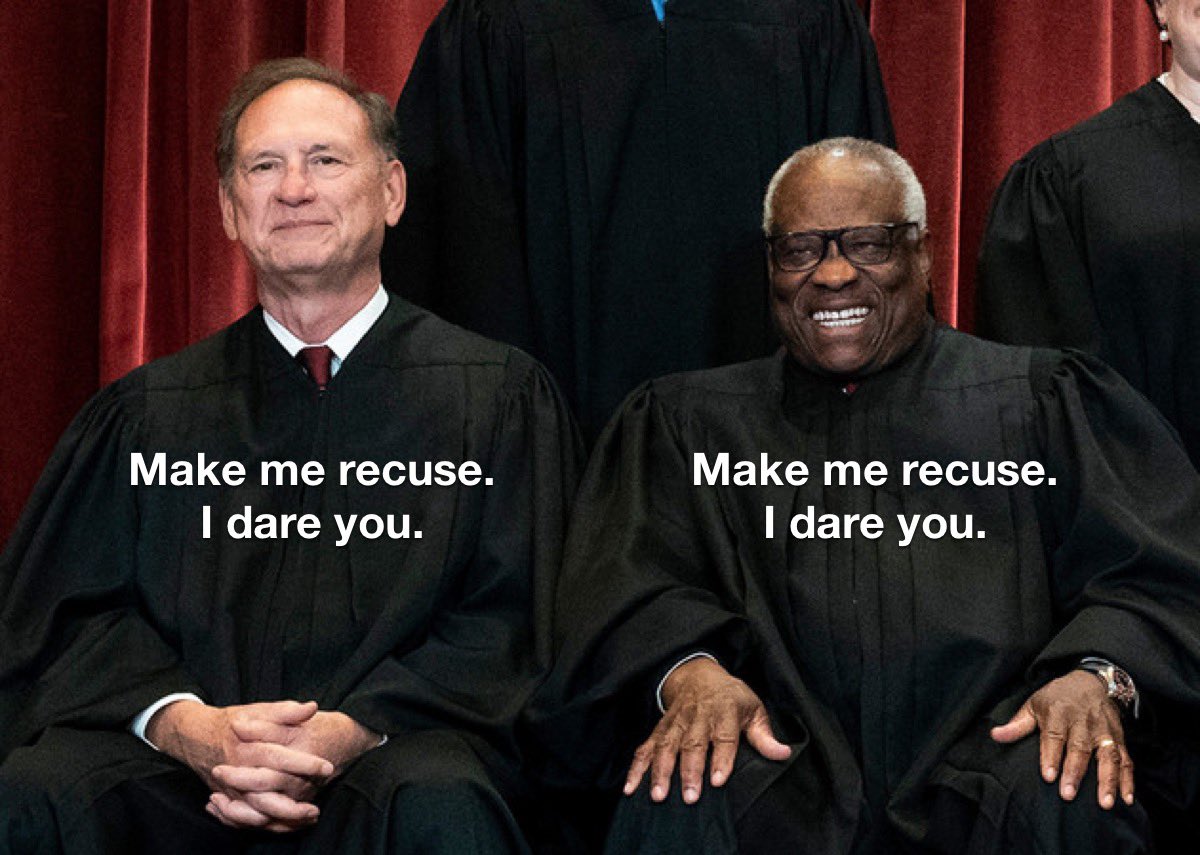 Clarence Thomas and Samuel Alito are challenging the country to hold them accountable as Chief Justice John Roberts looks on impotently
#StenchOnTheBench #SCOTUSIsCorrupt