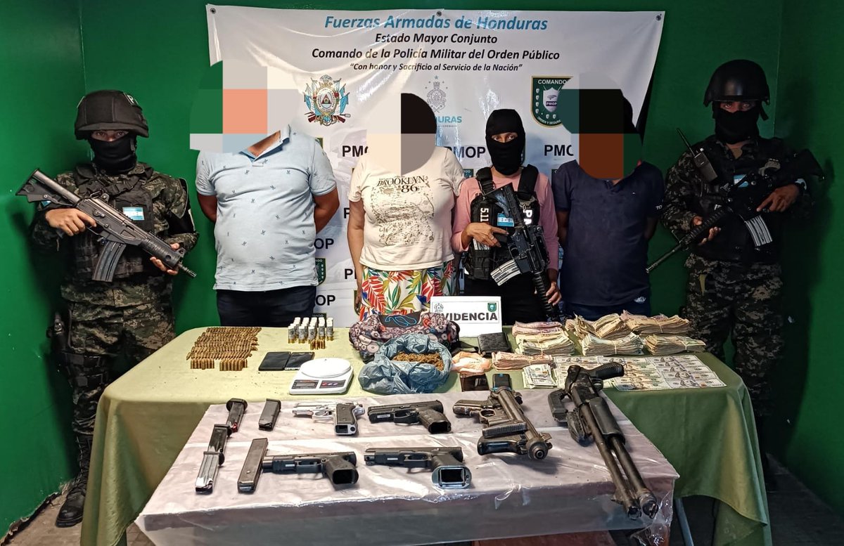 Tres ciudadanos que supuestamente pertenecen a la estructura criminal 'Banda de Magdaleno' fueron detenidos en la aldea Las Bodegas del municipio de Nueva Arcadia departamento de Copán.