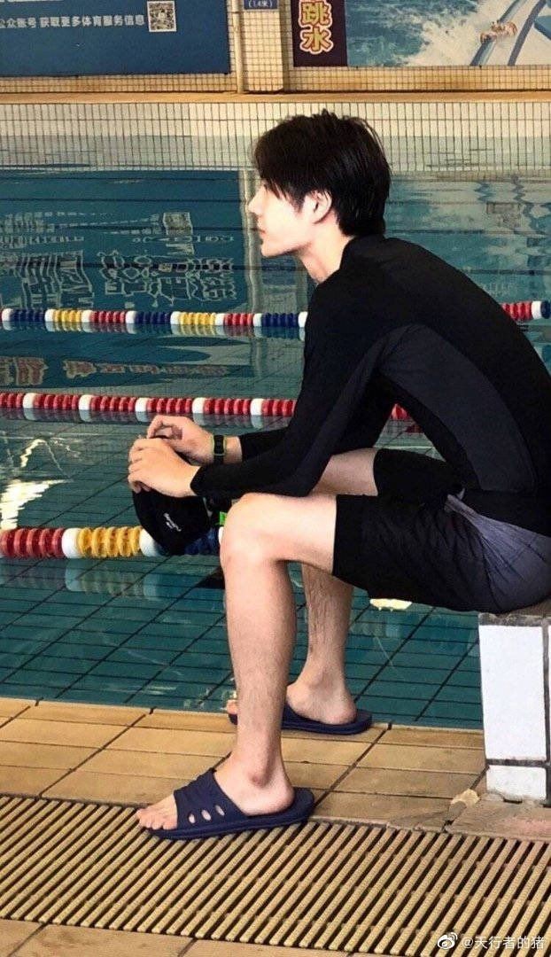liedenfrost's tweet photo. Berakit-rakit ke hulu, berenang-renang kesepian. https://t.co/SSKwicFQC2