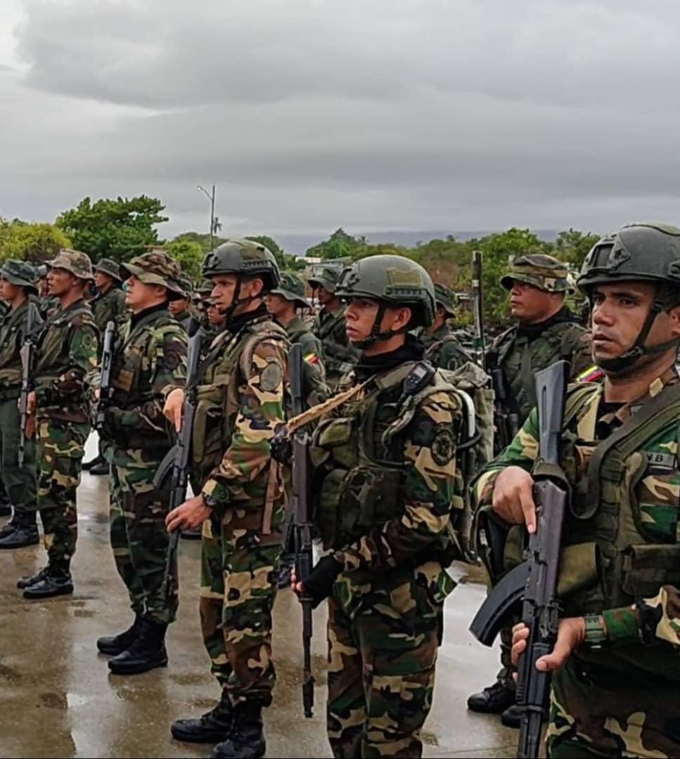 Operación Escudo Bolivariano “General Domingo Sifontes” en la defensa territorial de nuestro eje occidental Atlántico.
Para nosotros la Patria es primero !

#IntegrarEsVencer