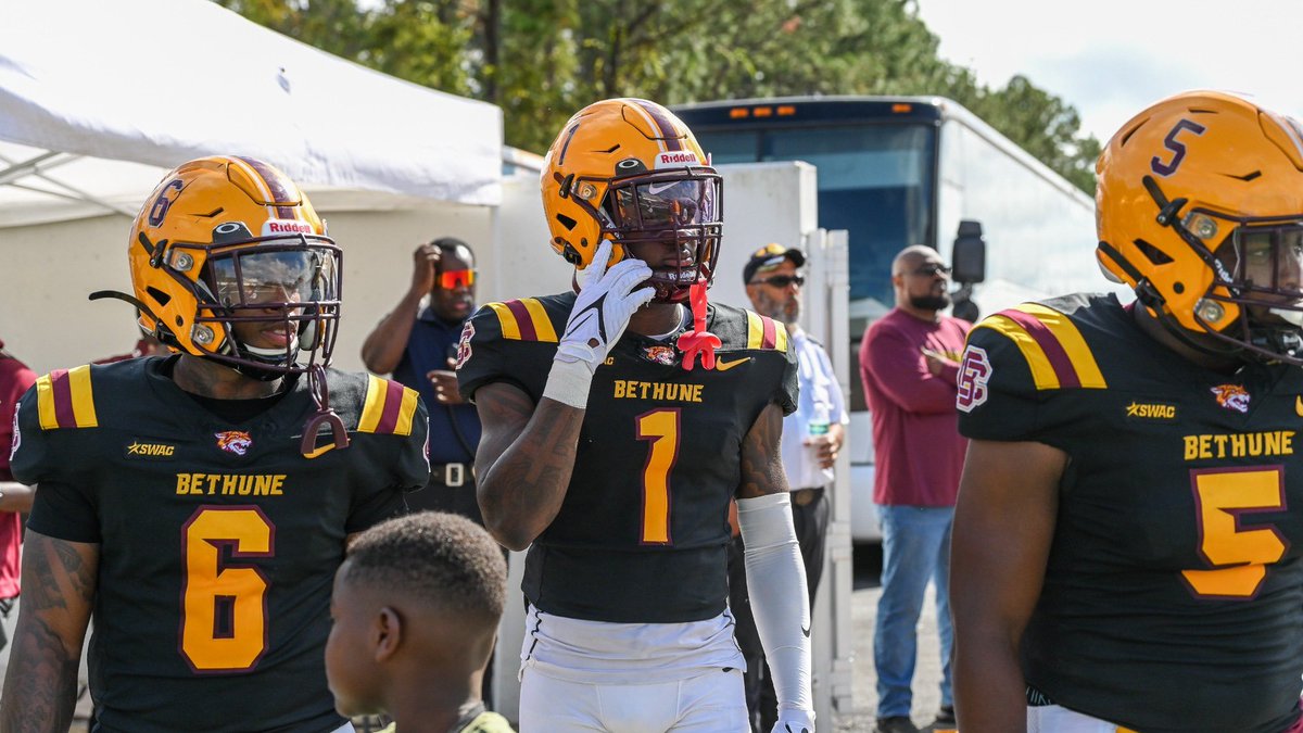 ✞ AGTG After a Great Conversation with @CoachDJ_WRA I am Blessed to be Re-Offered by Bethune Cookman🦁❤️💛 @CoachWoodie #GoWildcats #HailWildCats @BCUAthletics @BHoward_11 @MohrRecruiting @ChadSimmons_ @Andrew_Ivins @JohnGarcia_Jr  @CoachSquatty